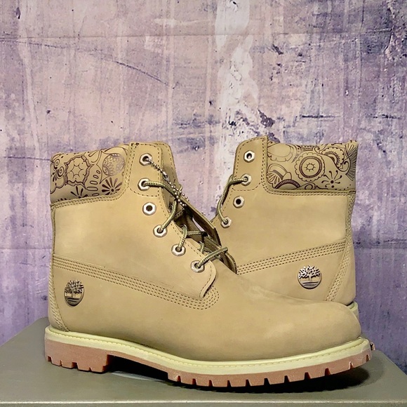 TIMBERLAND WOMEN'S 6-INCH PREMIUM WATERPROOF BOOTS - Picture 2 of 8